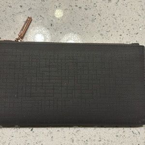 Dagne Dover wallet
